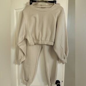 NEW CROPPED PULLOVER & JOGGER  SET - COMFY & CHIC